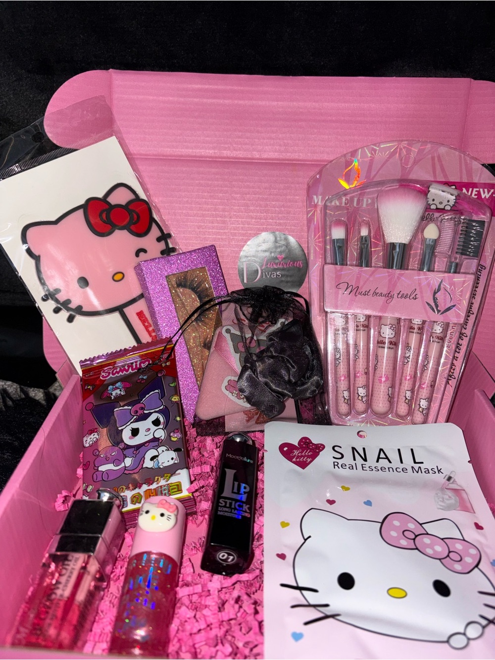 Hello Kitty Pink Makeup & Skincare Gift Set with Lashes and Brushes - Picture 2 of 2